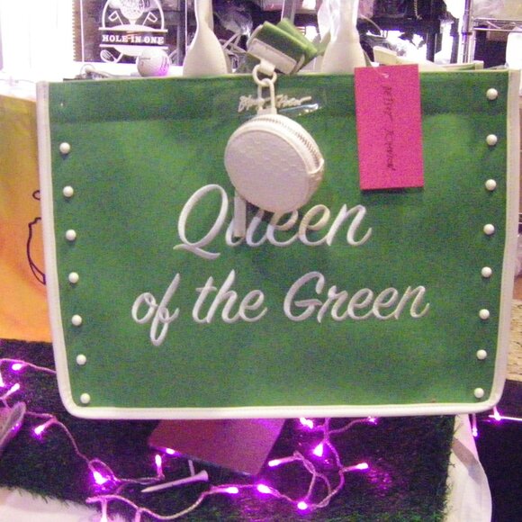Betsey Johnson Kitsch Queen Of The Green Large Canvas Tote Bag Green & White NWT - Picture 2 of 16